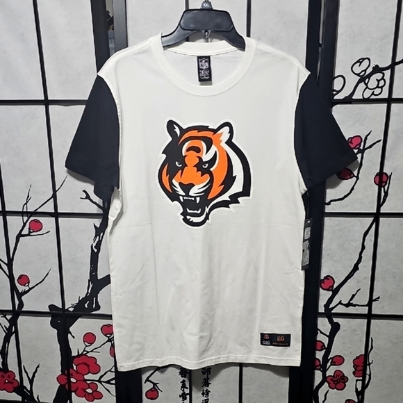 Cincinnati Bengals White and Black T-Shirt with Tiger Logo Size Small NWT - Picture 1 of 8